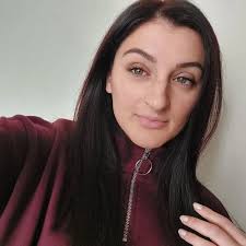 Saw this lady in the gym today with a fire matching lululemon fit, hair  done, light makeup and some new balance 9060 putting in work and minding  her business. I noticed other