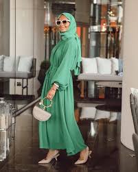 Salad bisa dikonsumsi sebagai sarapan, makan siang, hingga makan malam. 7 Perpaduan Hijab Hijau Botol Agar Terlihat Stylish Dan Fresh Womantalk Com Line Today