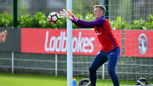 Tom heaton might no longer be a burnley player but the former clarets captain would love to come back to turf moor in a coaching role in the future. Sunderland Goalkeeper Jordan Pickford Replaces The Injured Tom Heaton In England Squad 90min