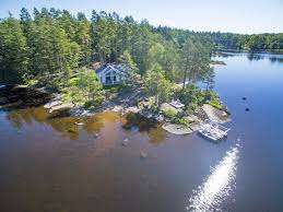 Traumhafte Lage Direkt Am See In 2020 Ferienhaus Schweden Am See Ferienhaus Am See Norwegen Haus