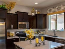 Greenery Above Kitchen Cabinets Ideas With Artificial Flowers And Leaf Decolover Net Kitchen Cabinets Decor Top Kitchen Cabinets Kitchen Remodel