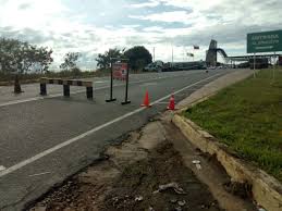 Desde las cabeceras del rio arar hasta el cerro delgado chalbaud, pasando por fluvial del 5 de mayo de 1859 inici la delimitacin de frontera entre venezuela y brasil. Daniel Reyes On Twitter Buen Dia Asi Amanecio La Frontera Brasil Venezuela
