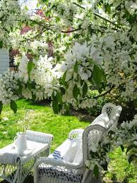 10 Enchanting Garden Bench Ideas Weissen Garten Cottage Garten Garten Und Outdoor