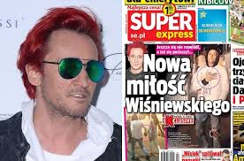 Od 1994 wokalista i lider zespołu ich troje, który założył z jackiem łągwą. Michal Wisniewski Zostal Przylapany Z Nowa Partnerka To Paulina I Wiadomo O Niej Juz Coraz Wiecej Tez Ma Gromadke Dzieci