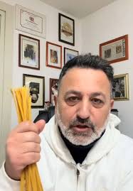 Linguine al Limone e Curcuma: Un'Esplosione di Gusto