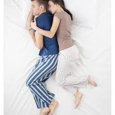 Voici alors un beau témoignage de tendresse et d'amitié. Sommeil Couple Les Positions De Sommeil Et Leur Signification Doctissimo