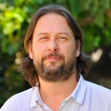 I feel truly honored! Thank you Sandra Milberg for being the best Advisor.  Many Thanks to Ronald Goodstein, Claudio Aqueveque for your help with my  thesis. Also to Escuela de Negocios UAI