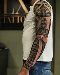 No todos los hombres quieren lucir enormes tatuajes que ocupen gran parte de su piel, algunos de ellos buscan tatuajes para hombres pequeños en busca de algo que sea discreto y no demasiado grande. Manga De Hombre Off 68
