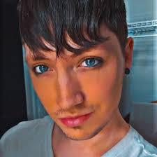 Alex Weddle's Instagram, Twitter & Facebook