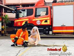 Look through examples of ahli dewan undangan negeri translation in sentences, listen to pronunciation and learn grammar. Friendofbomba On Twitter Abang Bomba Kahwin Be Like Credit Fb Friends Of Bomba Malaysia Https T Co Hgg9n2jdnc