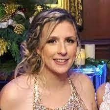 Nicole Farthing's Instagram, Twitter & Facebook