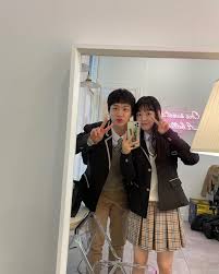 박보영, 장동윤과 커플 교복 완벽 소화··· 동안 미모 폭발 : 네이트 연예