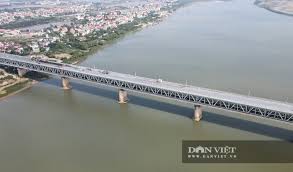 Cầu thăng long bắc qua sông hồng qua hà nội được xây dựng từ năm 1974. Há»'i Háº£ Tráº£i Tháº£m Máº·t Cáº§u ThÄƒng Long Báº±ng Be Tong Nhá»±a