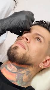 Mi mente nunca descansa! 😅 Mientras converso con @chrisangeltraining ,no  puedo evitar pensar en todas las posibilidades para realzar su belleza  natural. 🤔 ¡Y antes de que se dé cuenta, ya lo