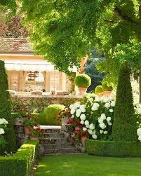 43 Amazing Formal English Garden Designs For Traditional House Garden Gardendesign Gardenideas In 2020 English Garden Design Garden Design Garden Hedges