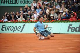 Roger federer qui, malgré sa merveilleuse carrière, n'a remporté qu'une seule fois le tournoi de roland garros. Roger Federer Roland Garros 2009 Roger Federer Roland Garros Bild Kaufen Verkaufen