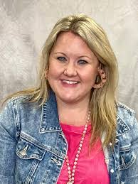 Amanda Wall's Instagram, Twitter & Facebook