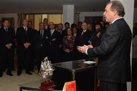 Entrar em contato com embaixadas e consulados da espanha no brasil se antes era difícil manter contato com órgãos oficiais, hoje em dia as instituições estão bem mais próximas aos cidadãos. Ministro Da Casa Civil Aloizio Mercadante E Homenageado Na Embaixada Da Espanha Em Brasilia