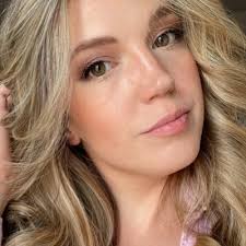 Lindsay Devine (@linzdevine)