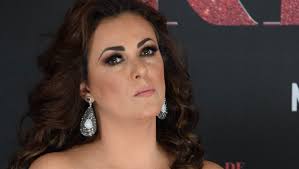 Edith márquez sorprendió al revelar los hostigamientos que vivió durante su paso por la agrupación juvenil timbiriche, donde compartía escenario con thalía, paulina rubio, benny ibarra, alix. Edith Marquez Dispuesta A Reencuentro De Timbiriche