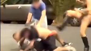 Roma: coppia gay pestata e presa a cintate dal branco. IL VIDEO diffuso da  Gay Help Center