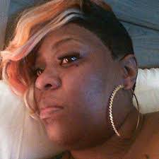 Dee Dawson's Instagram, Twitter & Facebook