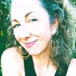 Elisa Leach's Instagram, Twitter & Facebook