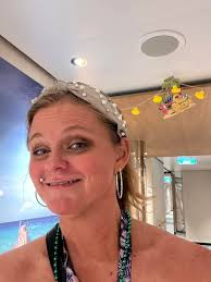 Decorating cruise ship rooms with hanging duck lights and hiding magnetic  ducks