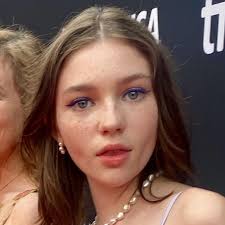 Alexa Swinton Email & Phone Number