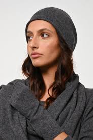 Discover our collection of 100% cashmere hats