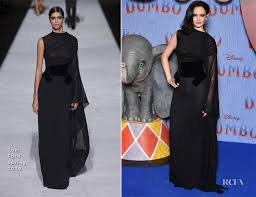 Eva green a les cheveux de couleur blond foncé, mais les teint en brun depuis qu'elle a quinze ans. Eva Green In Tom Ford Dumbo Paris Gala Screening Red Carpet Fashion Awards