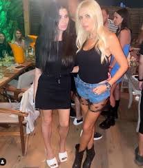 De data aceasta e general (r) pe față: Foto Prietene In Cluburi Rivale In Politica Cazul Elena Basescu Pmp Avocata Laura Vicol Psd