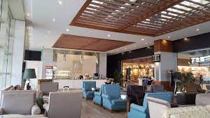 Cardmembers receive priority pass select membership, which includes access to priority pass lounges around the world, and can bring up to two guests for free. Canadian Credit Cards With Free Airport Lounge Access Flytrippers