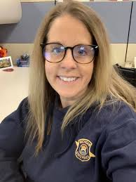 Please Read‼️ She is trying to find her pull over to keep a memory of her  dad