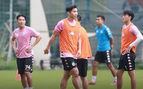 Theo khuyến nghị của fifa, các clb nên gia hạn hợp đồng với cầu thủ tới hết mùa giải và thị trường chuyển nhượng cũng chỉ nên mở lại thời điểm đó. Ä'oan VÄƒn Háº­u Co Thá»ƒ Trá»Ÿ Láº¡i San Cá» Sau 3 Thang