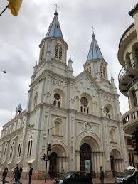 Ninguna iglesia o 
denominación religiosa