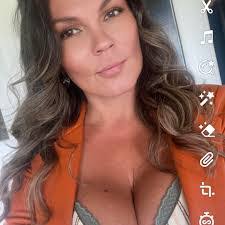 Jackie Hambright's Instagram, Twitter & Facebook