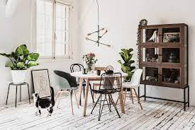 fonq l verschillende stoelen aan de eettafel geeft je eethoek een speelse twist met deze tips voorkom je eettafel scandinavische eetkamers eetkamer inspiratie