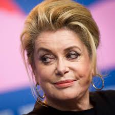 Jun 01, 2021 · catherine deneuve torna in pubblico: Catherine Deneuve Gewagtes Foto Mit 70 Stars