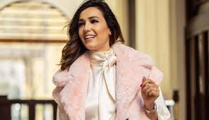 È rimasta lontana dalla tv per mesi, tornando solo a fare la giurata a il . Caterina Balivo Cambio Look Un Nuovo Taglio Capelli