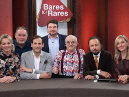 Bares für rares ist eine von horst lichter moderierte sendereihe, die seit 2013 produziert wird und seither acht staffeln mit mehr als 1000 folgen umfasst. Heimlicher Zdf Ruhestand Handler Verlasst Bares Fur Rares Dieser Publikumsliebling Ist Ausgestiegen Svz De