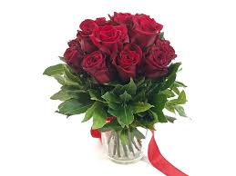 Jennifer decide di riprendere il tutto e di mettere in sottofondo un grande classico, my funny valentine, di frank sinatra.come. Bouquet Di Rose Rosse E Alloro Fiorit Fiori A Domicilio A Firenze