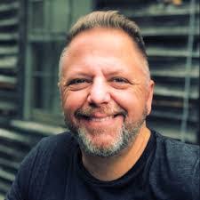 Michael Pett's Instagram, Twitter & Facebook