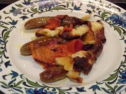 Ik vind nog een pakje halloumi en een restje zwarte olijven. Week 26 Merzuez With Halloumi And Flame Roasted Peppers New Recipe Night