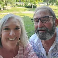 What is the best glue for crafting with sea shells?