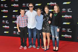 Candace cameron bure and kirk cameron are among hollywood's most famous celebrity siblings. Candace Cameron Bure Does Not Watch Hallmark Or Fuller House While Quarantining With Family