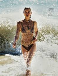 They Tried To Put Me On The Cover Of Vogue Tik Tok Cato Van Ee In Summer Prints By Gilles Bensimon Elle Spain Anne Of Carversville In 2020 Elle Spain Summer Prints Fashion Summer Prints