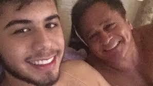 Por isso, muitos querem saber como os dois se tratam fora dos holofotes. Cantor Ze Felipe Cantor Leonardo Home Facebook