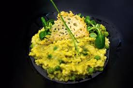Plat Vegetarien Avec Le Topinambour La Patate Douce Le Persil Le Miso Et La Mousse Gastronomie Elevee Image Stock Image Du Douce Patate 72638175