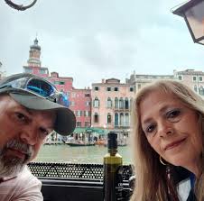 What are recommendations for purchasing or building a wood burning pizza  oven?